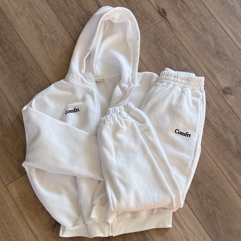 Comfrt Women's White Hoodie Set